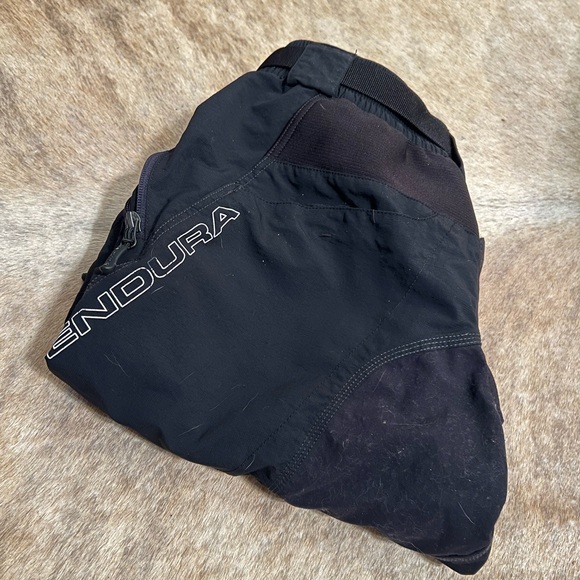 Endura Black MTB Cycling Shorts - Picture 4 of 8